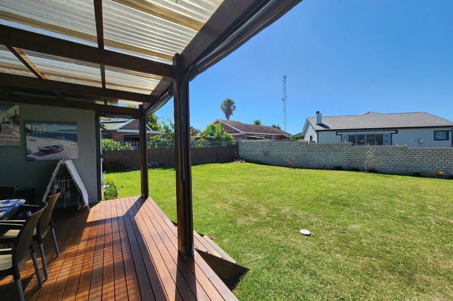 3 Bedroom Property for Sale in Wavecrest Eastern Cape